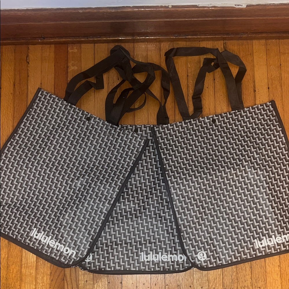 NWT LULULEMON MEDIUM SHOPPING BAG